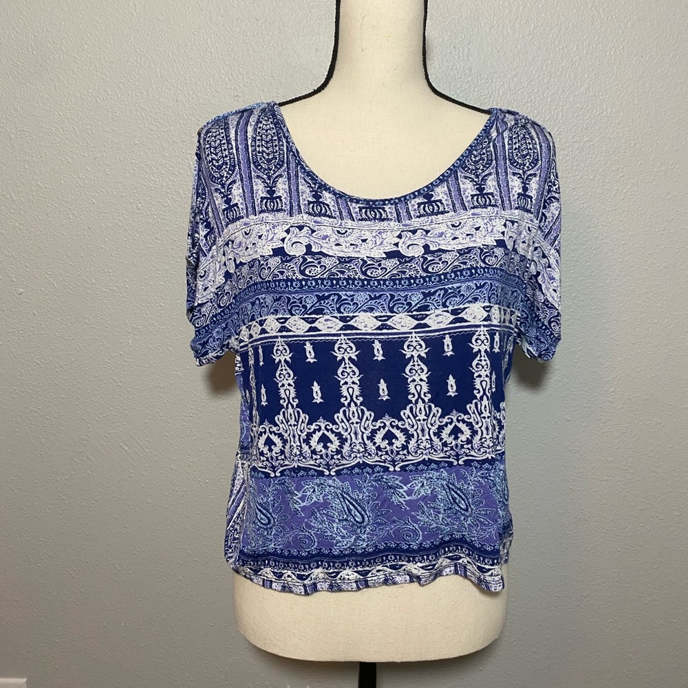 EUC CHARLOTTE RUSSE blue and white shirt